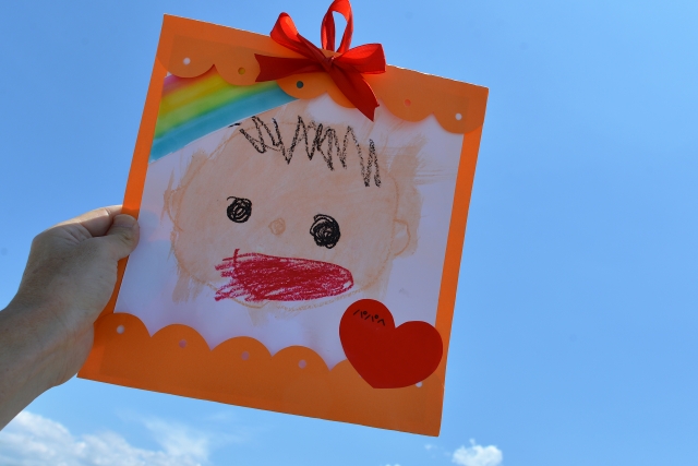 【整理収納アドバイザー】子どもの作品どうする？「全部残す」か「全部捨てる」か、だけじゃない第3の選択